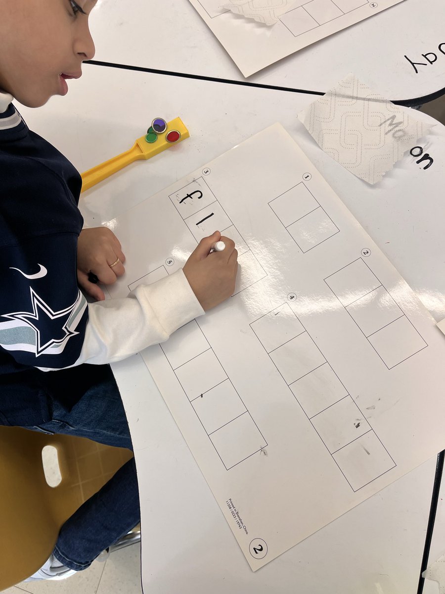CESkg_FTPS's tweet photo. My first graders had a BLAST today doing orthographic mapping 🤩 Reviewing all the sounds we’ve learned so far and watching those reading brains click is the best part of my day! 📚✨ #ScienceOfReading #FirstGrade https://t.co/VxJqApPX2j