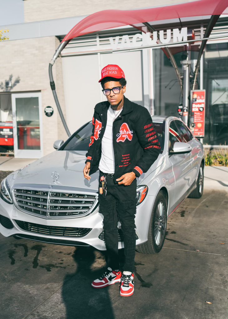 OnlyOne1YC's tweet photo. “Dam dat boy got drip make you wanna pull out camera” #onlyoneyc https://t.co/cZqI6I9gG1