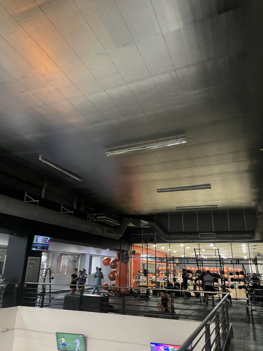 EliLordoz8's tweet photo. Más de dos semanas sin luz en el área funcional de @ClubBODYTECH de Llanocentro y ningún arreglo! 
Cómo se ven en las imágenes! 
¿Hasta cuándo el abandono de esta sede de Villavicencio? https://t.co/4dqPk2gLIV