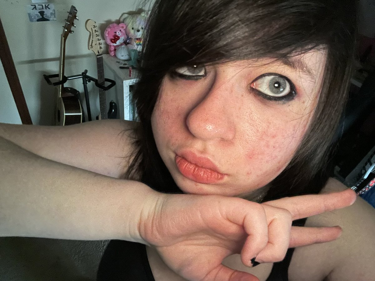 was fucking around with the settings of a photo of myself and i accidentally made a twilight filter ???