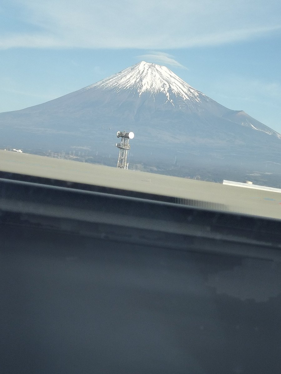 meat6954's tweet photo. 初めて綺麗な富士山みた🗻
普段の行い悪すぎていつも曇ってるww https://t.co/xB7MXFlSlt