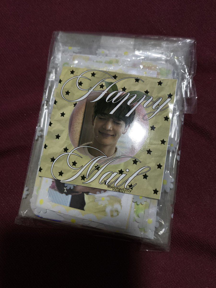 jinkidef's tweet photo. vim aqui deixar meu feedback mega positivo para a @becaguilty | @GuiltyCegs que me vendeu esse photocard lindíssimo do jinki e ajudou demais na minha coleção 🥹💙
foi um amor de pessoa do começo ao fim e da pra ver o cuidado extremo desde a embalagem até a experiência de + https://t.co/PRaws6bjBk