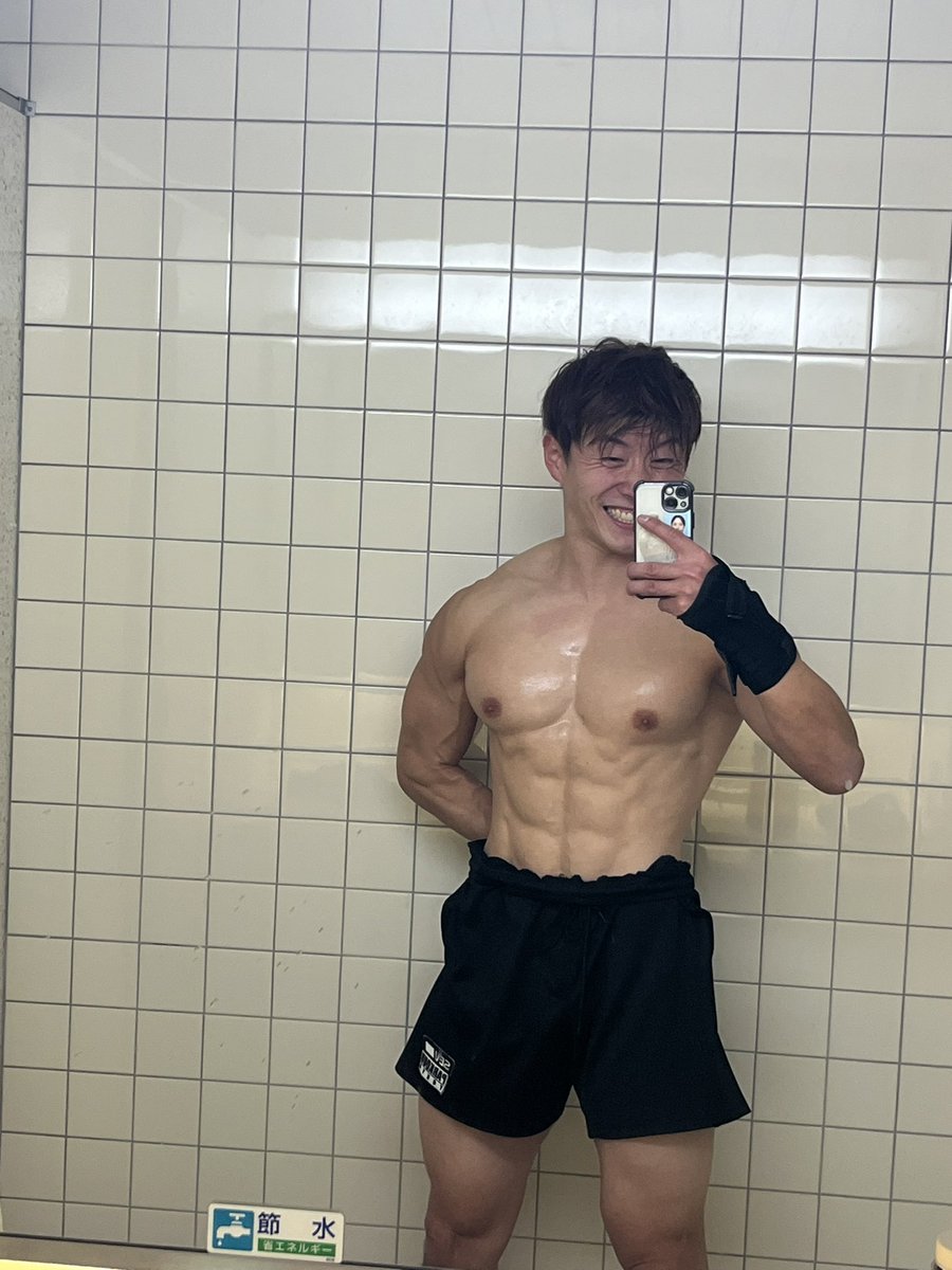 bhc1985's tweet photo. さぁ、さらに仕上げるぞ
#筋肉
#筋トレ https://t.co/nll46ZTnTu