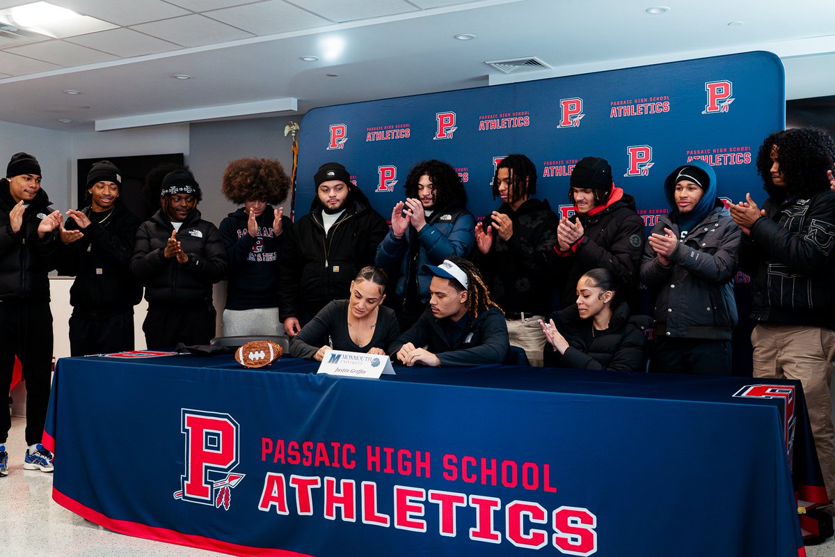 jussgriffin's tweet photo. 110% Signed ! Let’s work. #GoHawks #SigningDay2026 @CoachJeffGallo @CoachKDumas @Coach_KCal @CoachBGabriel @CoachSamDorsett https://t.co/GT9ANar8Ua