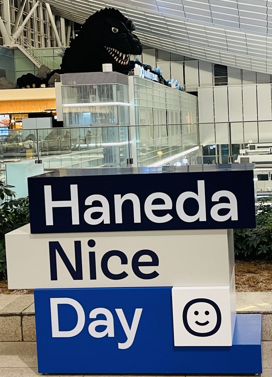 CAFE_cafeand's tweet photo. #Cafe  
#カフェ 
#open  

2/7(土)15:00～19:00
2/8(日)休み
https://t.co/vyzRgwYqBm

#羽田空港 #Haneda_Inter_Airport 
#全日空 #ANA
#飛行機 大好き
#空港 大好き
#窓際 大好き
#地球を巡る の大好き

#ただ写真を撮るのが好き https://t.co/iIWhBxtaLS