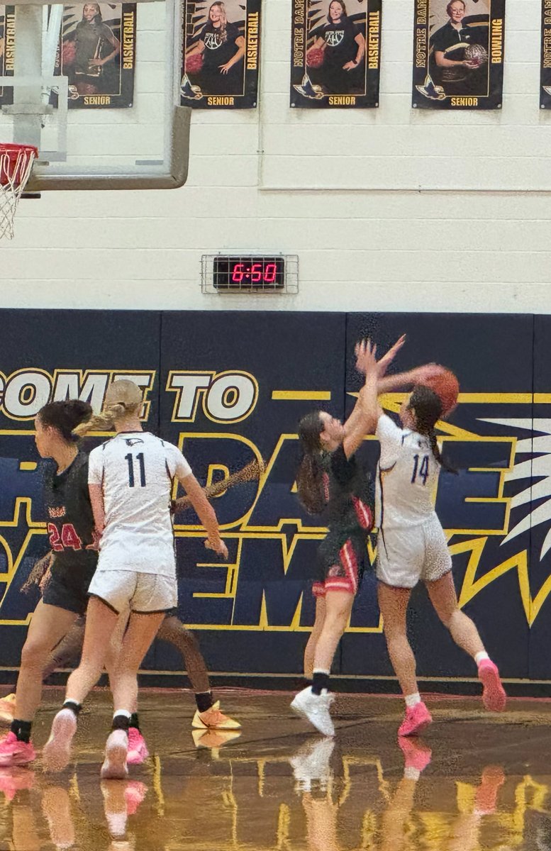 NDAEagleSports's tweet photo. JV @NDAbasketball
FINAL:
NDA 43
Central 26
Good job, Eagles!!
ππ¦
#NDAhoops #GoNDAEagles https://t.co/VRBakn9Xdt