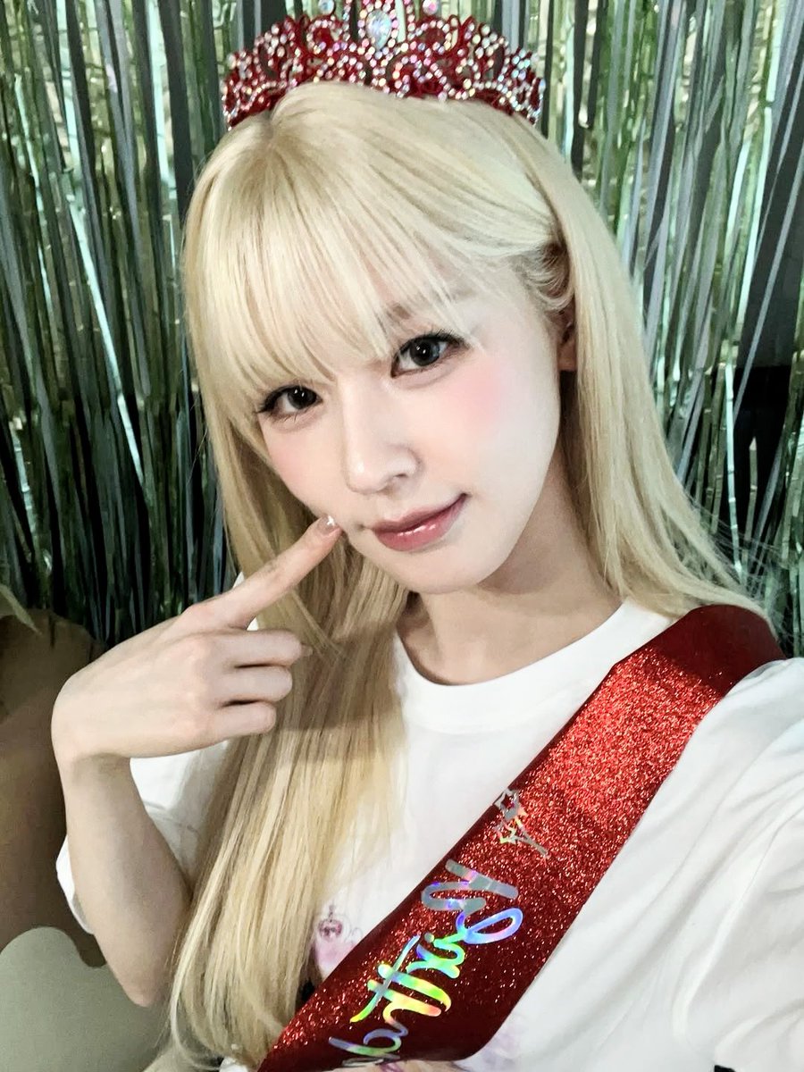 I’m officially entering this new chapter ( &amp;&amp;. ) feeling so grounded and lucky to have people in my life who choose me back every single day. My social battery might be at 1% right now, but my heart is at 1000. I’m taking all this good energy and carrying it with me (happily). 💟