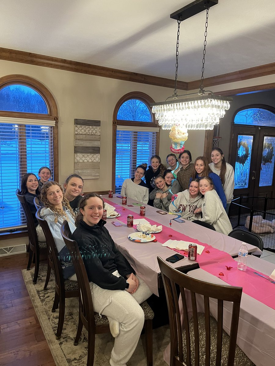 WilmingtonGBB's tweet image. Light practice✅
Delicious team dinner at the Krarups✅
Celebrated Senior  @AddisonGWilson birthday 🎉 ✅
Ready for Reynolds on Senior Night✅

Excited for our 5th game in 8 days! #thegrind