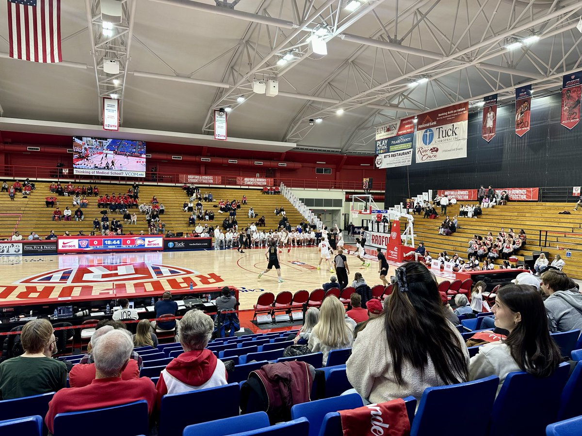 tullergibbs264's tweet photo. Packed house for the Del Jones hate watch #bigsouthmade https://t.co/XXHbCAALCc