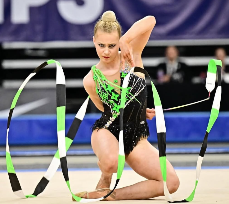 CorviludRG's tweet photo. AURORA BOROVIKOV VITRYCHENKO
🏆AA winer Sunshine Cup 2026
🇺🇸She competes as USA national team member
🇺🇸Alexandria Kautzman took part of same event (2 apparatuses)
🇺🇸Hope she progresses along the season
She has a great coach to follow, legendary Elena Vitrychenko!
#Usagymnastics https://t.co/wsownZgVPO