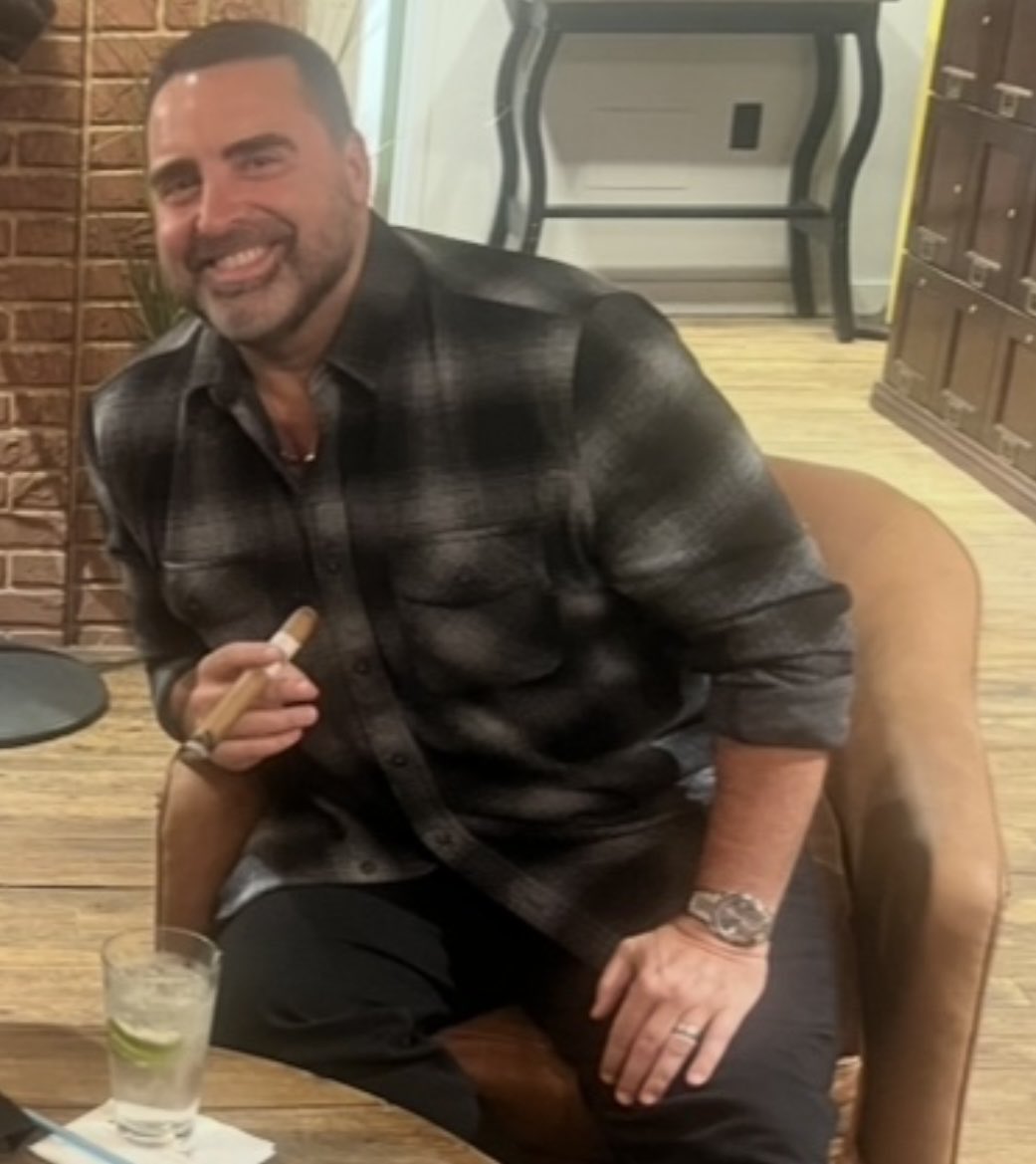 I’m back on CAMEO! It would be an honor and a privilege to provide you with a personalized message. CAMEO:
Wad-Los Pollos TV Dad