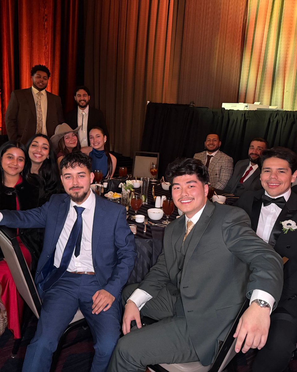 214Consulting's tweet image. We dressed to the nines and soaked it all in! ✨ Between the conversations, the celebrations, and the company, this awards dinner at Keys to Success was one to remember.
-
#awardsdinner #keystosuccess #leadershipnight #conferencevibes #celebratinggrowth