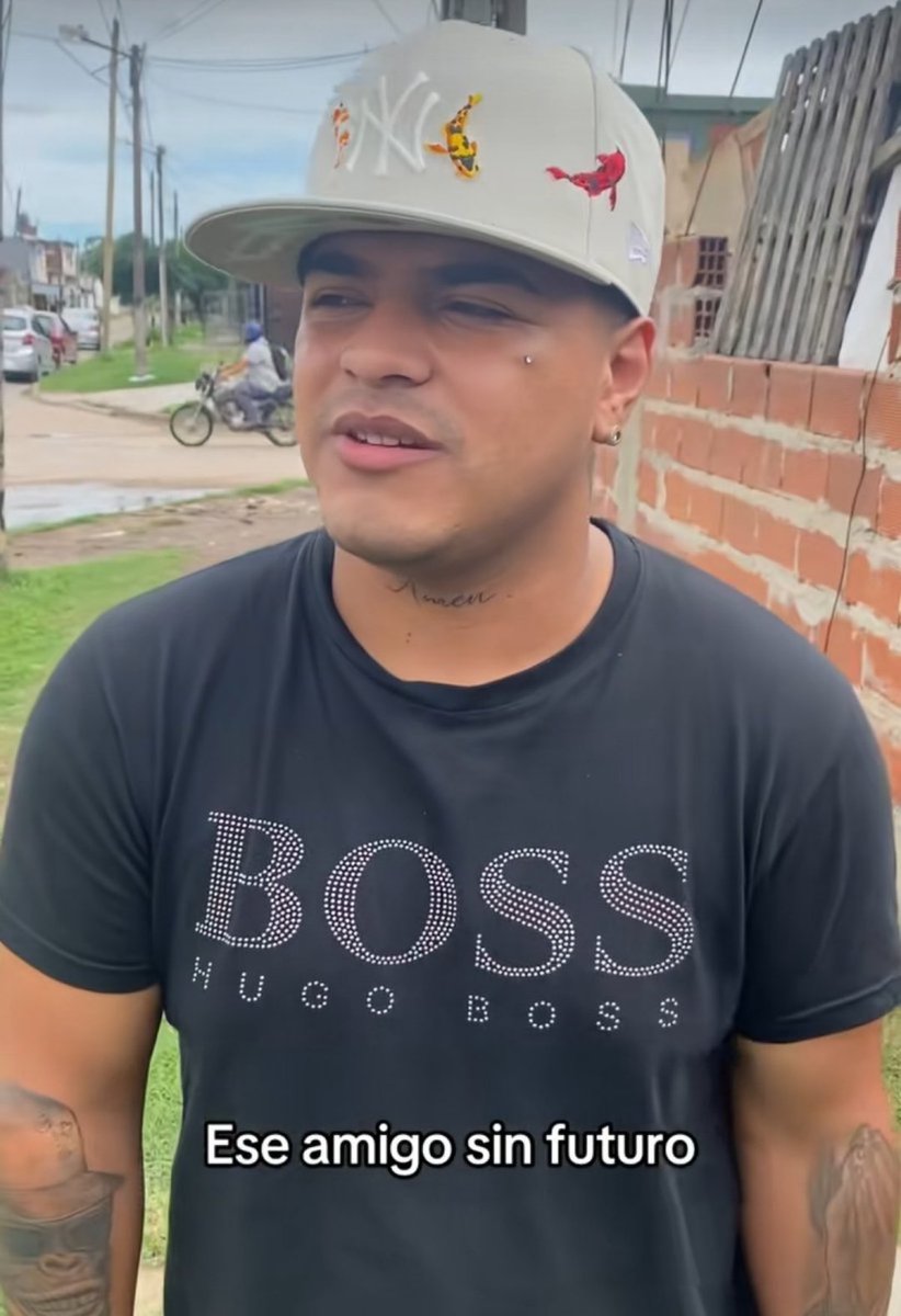 me re molesta la gente que no entiende el cambio
+(2600) tenes 100 o 600
-eeeee no pero tengo 1000 si queres
sos mogolico amigo