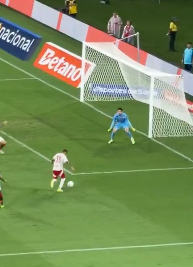 ultimasinter's tweet photo. Será que todo jogo vou postar um print desses? 

Na cara do gol, Aguirre, como tu não chutou a porra dessa bola? https://t.co/QWLvCacQcj