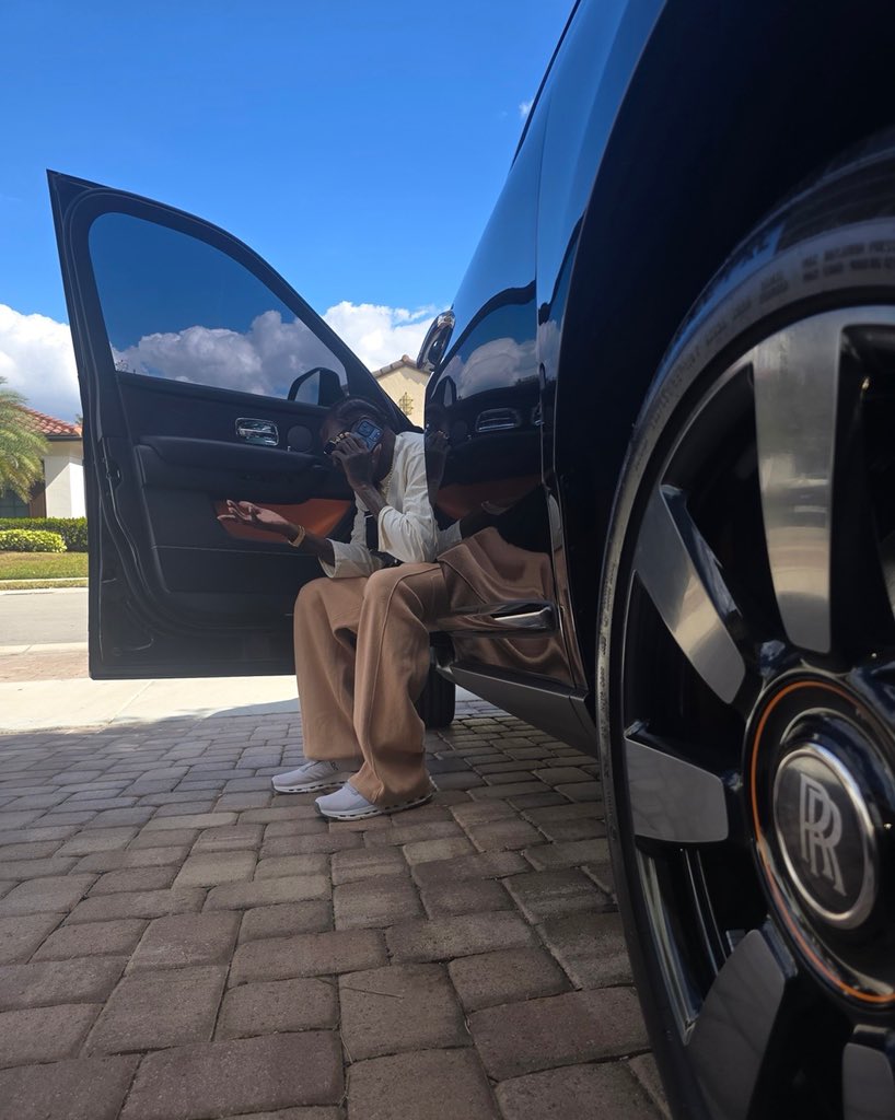 vybzkartelchart's tweet photo. Vybz Kartel via IG #HypeLife https://t.co/X6QQj5h0Ng