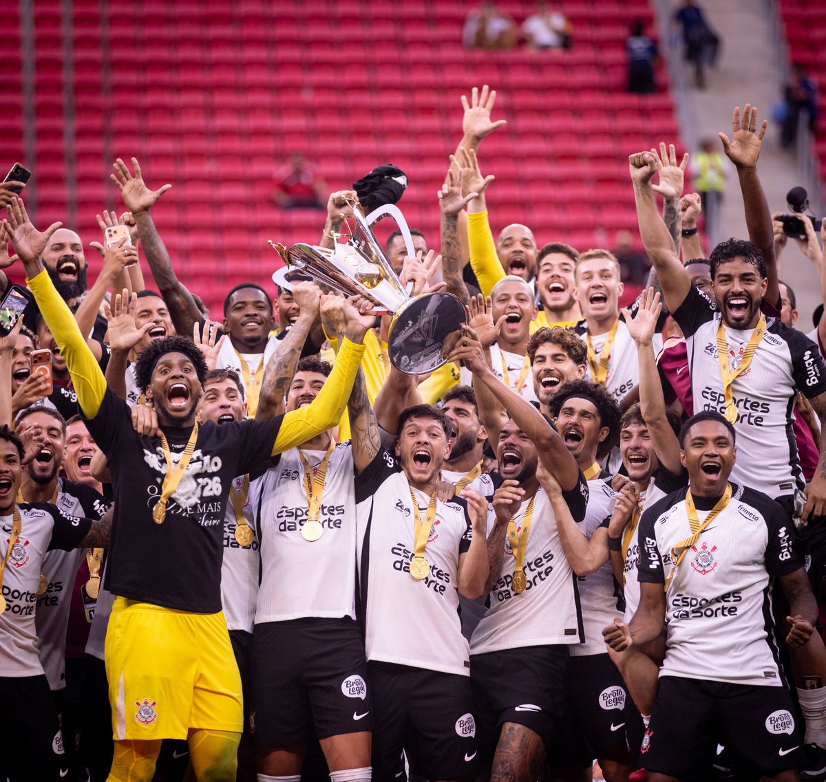 sccpnumeros's tweet image. Corinthians dominou as redes sociais no último domingo (1), se consolidando como o clube mais engajado do mundo.

— Com o título da Supercopa do Brasil sobre o Flamengo, o Corinthians registrou seu segundo melhor desempenho da história, alcançando mais de 41,4 MILHÕES de…