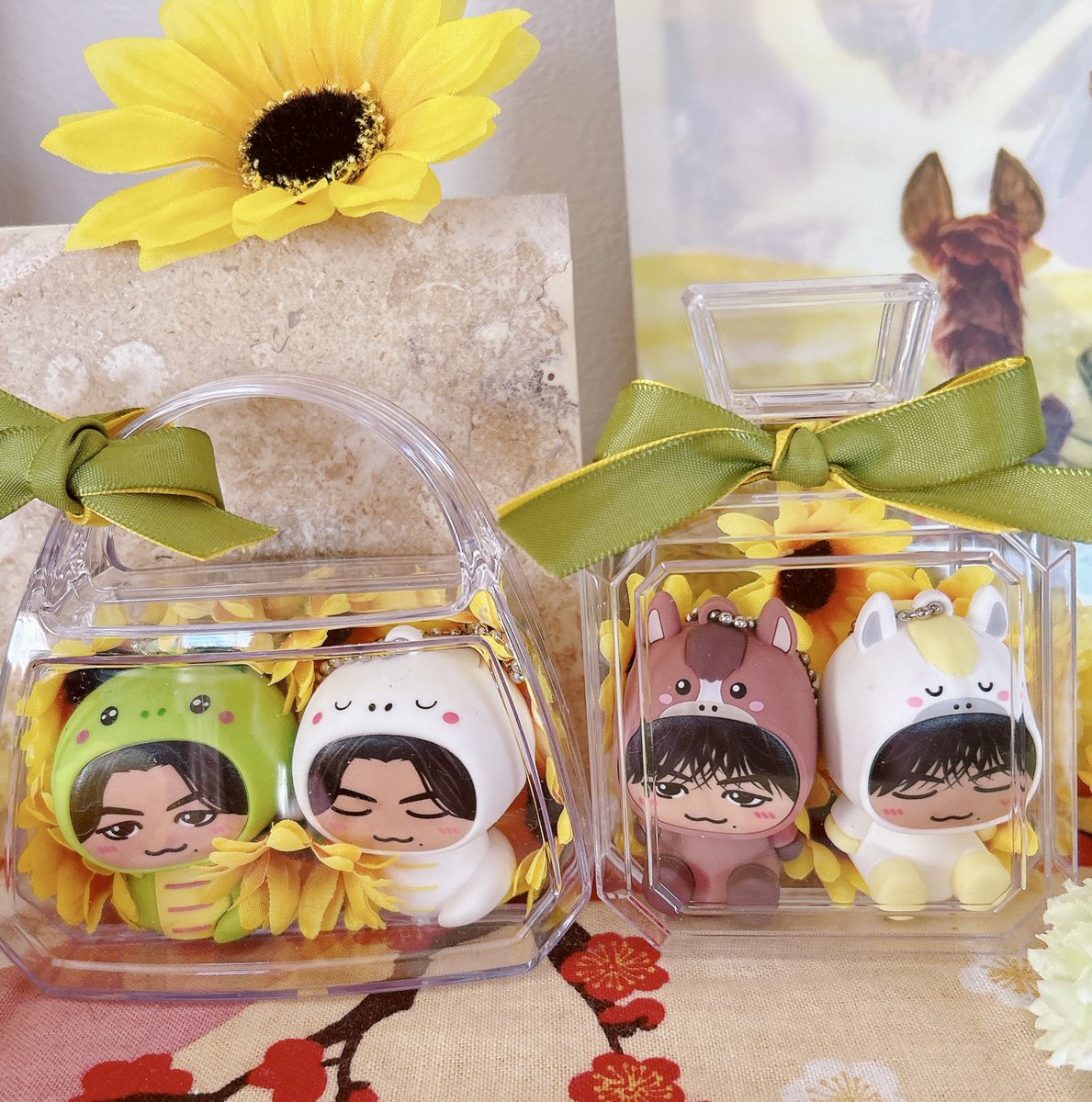 ボトル型の 着ぐるみキーホルダーケース うま世界さん🐴🐴入った