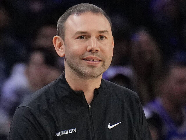 BigKnickEnergy_'s tweet photo. someone said the nuggets coach looks like the dude from mad magazine and now i cant unsee it https://t.co/SULzWEyftp