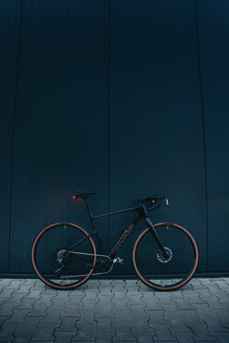 RideCannondale's tweet photo. Adventure, Smarter and Smoother on the all-new Topstone Carbon 2 with SmartSense 😎

This brilliant all-around gravel bike lets you ride the rough stuff, while staying on the cranks with the momentum to get there first. 

🔗 https://t.co/N8rkNI2AtS

#ridecannondale https://t.co/0Np5BWgjqG