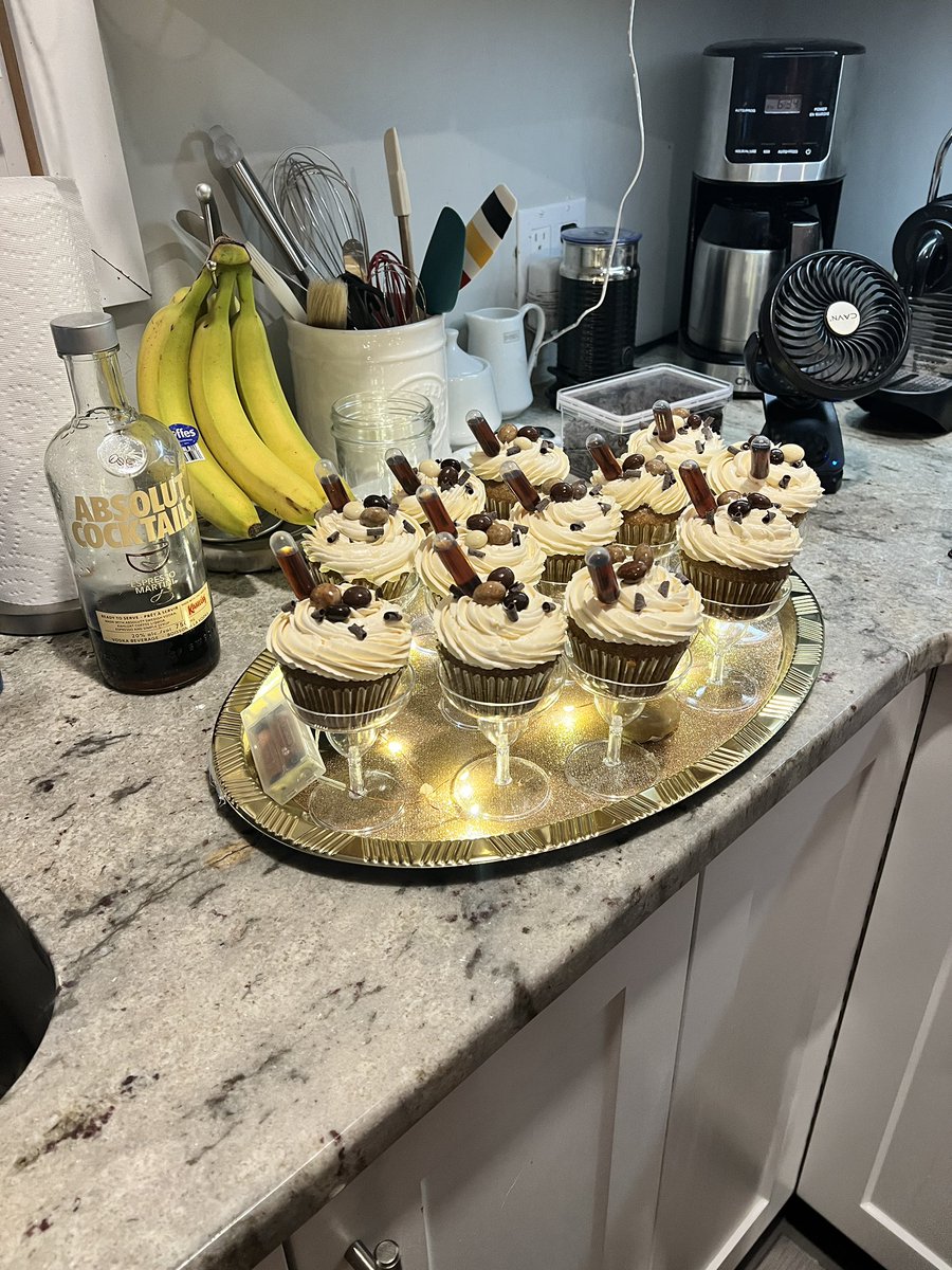 CrackersWalker's tweet photo. Audition for The Great Canadian Baking Show is tomorrow, and think we have real contender 🤤 Go Gamma Sheila! https://t.co/j8Zo9HzxF0