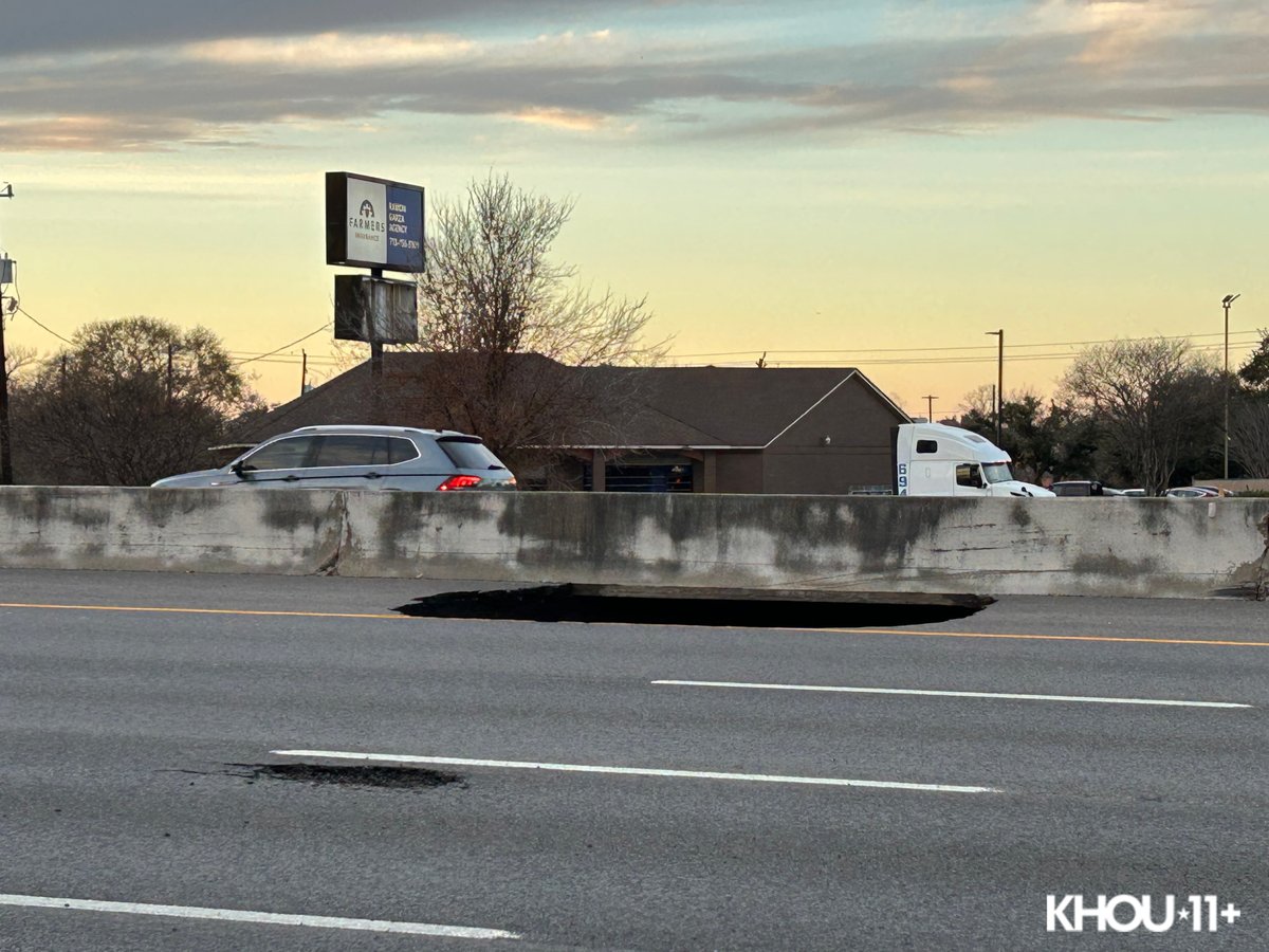 KHOU's tweet photo. BREAKING UPDATE | TxDOT officials say the massive sinkhole on the East Freeway could have all outbound lanes shut down for days!

Latest, plaus alternate routes: https://t.co/dnFsMFRRvS https://t.co/iTUKFKvENX