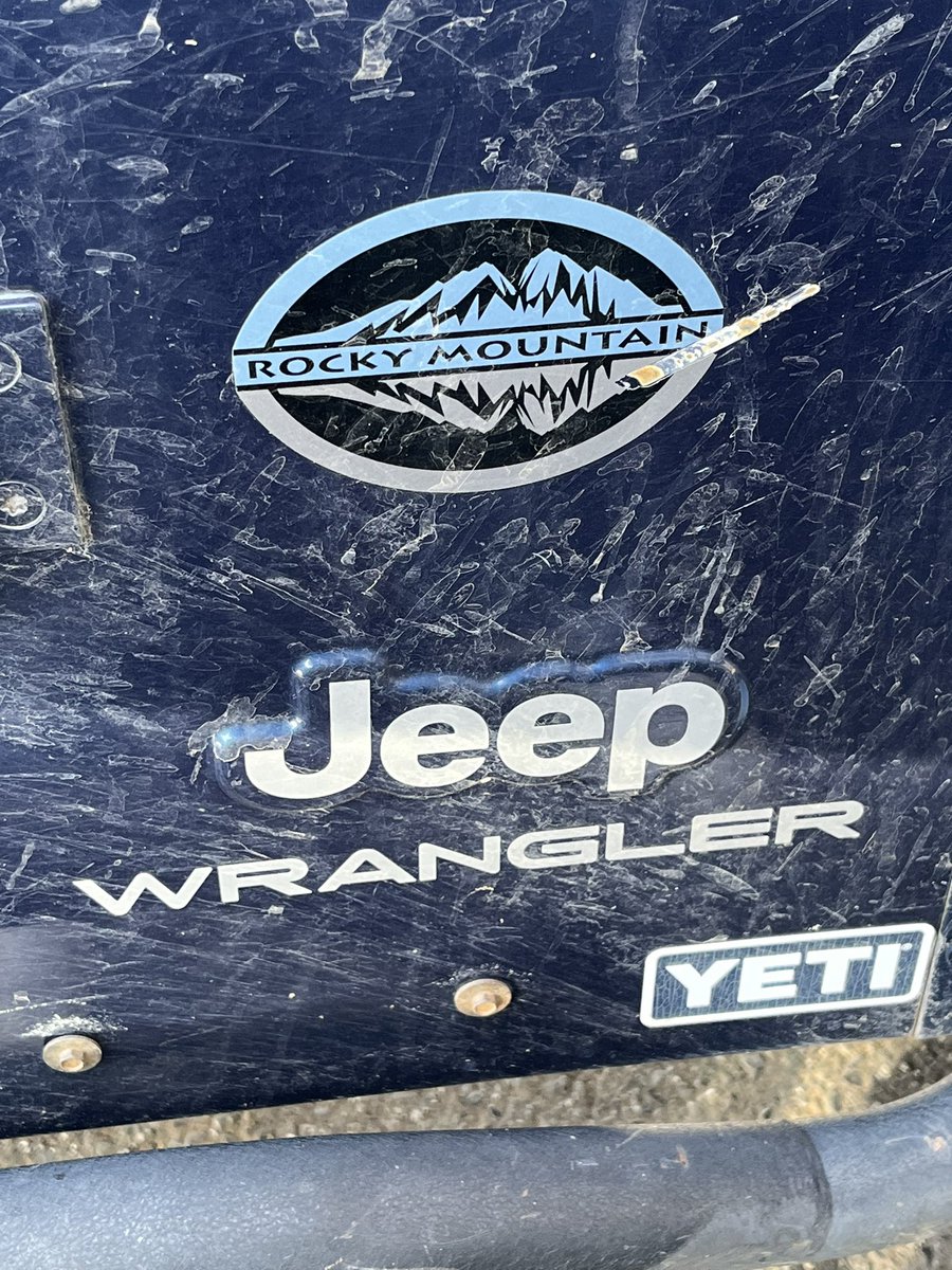BootstrapPuller's tweet image. the scratch on this jeep make it look like their rocky mountain sticker was smoking a dab pen imho