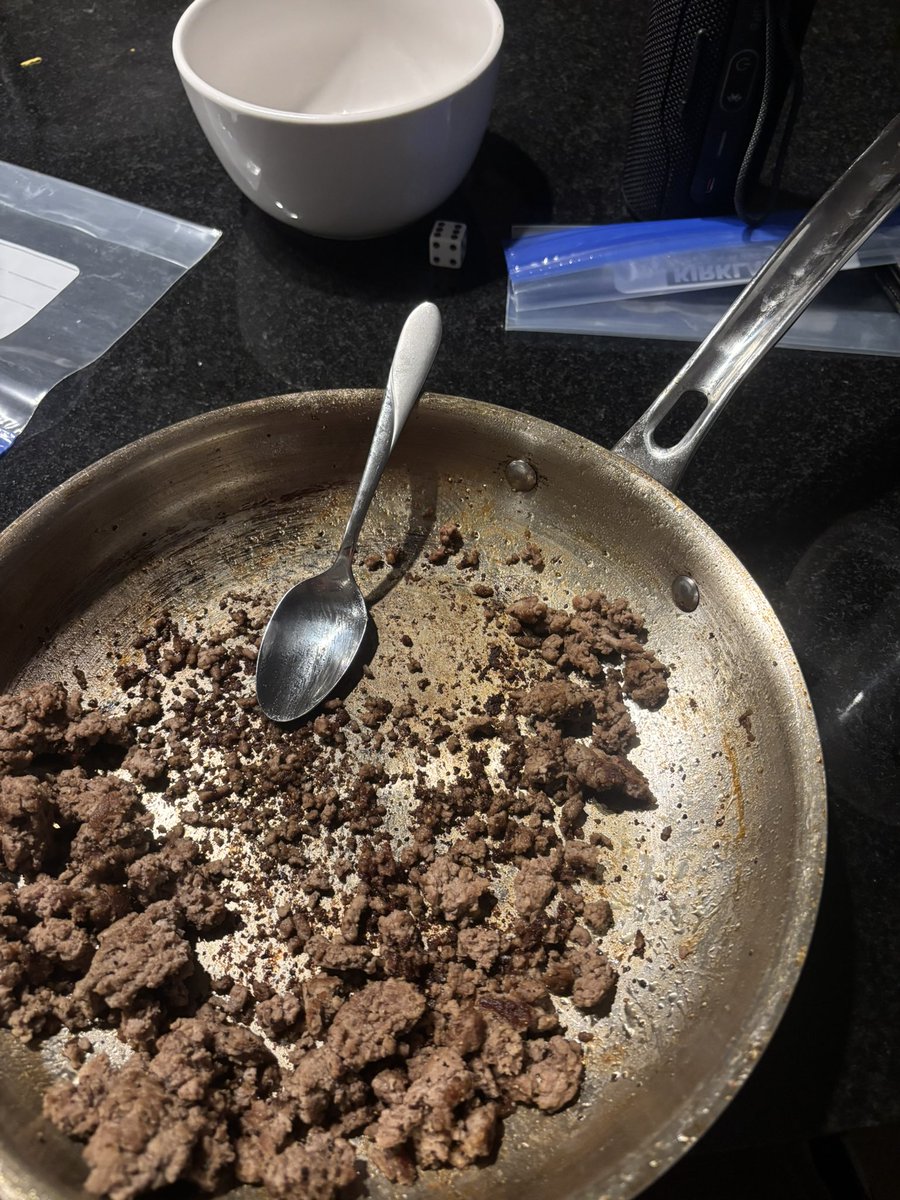 randyrighthook's tweet photo. Would rather die than wash a dish #roomate https://t.co/wyCJdz3iDz