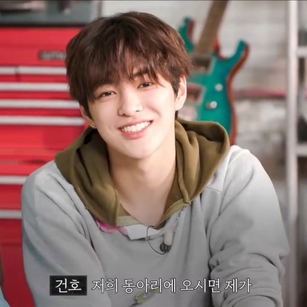 260205 엠카 코르티스 조이라이드 사녹 #건호

오늘 건호 덮머함!!!!😭😭 너무 잘생겻고... 첫번째 엔딩 때는 브이하고 운전하는 시늉 했는데  두번째 엔딩때는 옆에 타라고 손짓하고 주훈이한테 돌진함ㅜㅜㅜㅜㅜ 호응해주니까 엄청 좋아하고 계속 호응 유도햇어👼🏻