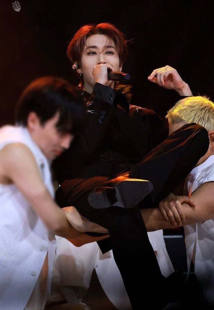 HanAceSung's tweet photo. This pic??? https://t.co/jUo8BAh1J5