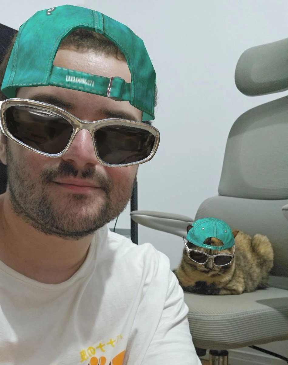 minha vida ta um desastre que só deus sabe mas eu amo azucrinar minha gatinha com filtros é meu único conforto ultimamente.