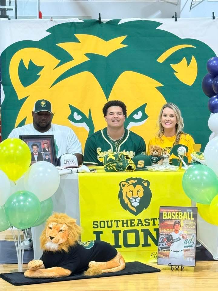 AydenBullock9's tweet photo. Signed . Sealed . Delivered . 🦁 https://t.co/xqDi0Nw1Zh