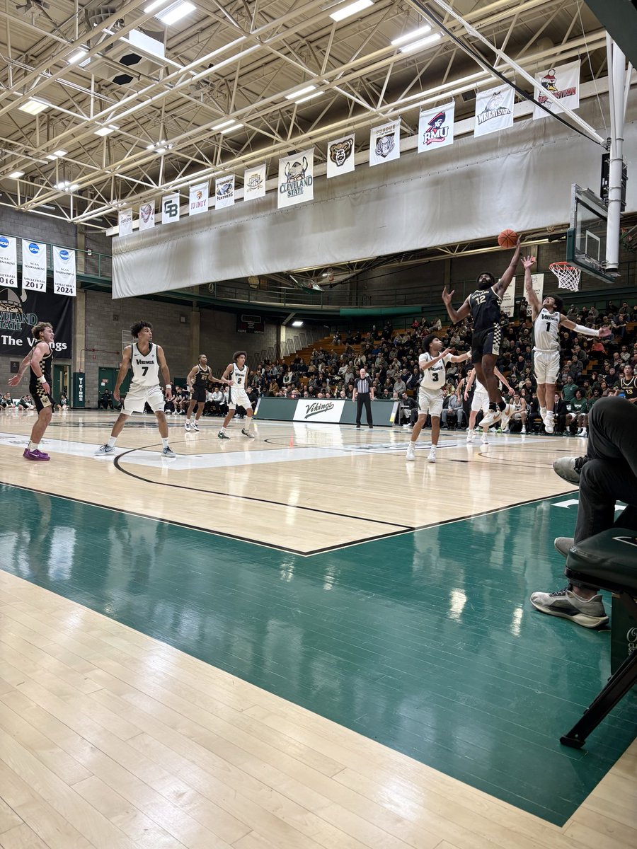 Really cool throwback feel tonight here at Woodling Gymnasium as Cleveland State is hosting Oakland.

The Vikings played inside here 40 years ago when they made it to the Sweet 16 back in 1986.

CSU trails the Golden Grizzlies 32-29 with 2:58 to go in the first half.