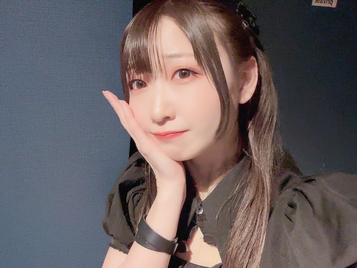 おはまる●🐣

木曜日〜あったかくなるって聞いてたけど全然寒い🤕
夜はライブだーー今日もがんばろね٩̋(ˊ•͈ ꇴ •͈ˋ)و