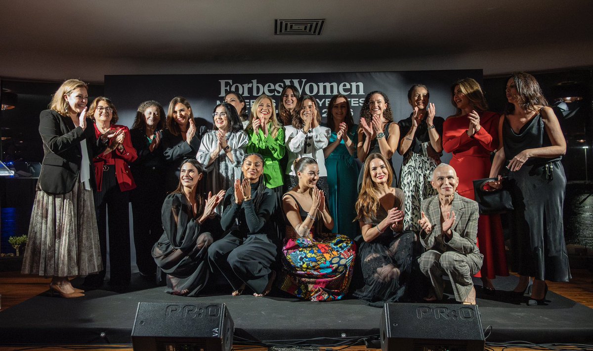 AstridPerezBat's tweet photo. ☺️🔝Es un honor estar en la primera #ListaForbes de Canarias entre las 30 mujeres más influyentes de las islas. Un privilegio que comparto con importantes personalidades de todos los ámbitos, cultura, política o empresarial. No sé muy bien qué significa ser influyente, pero 🧵 https://t.co/tAnF1LSlYq