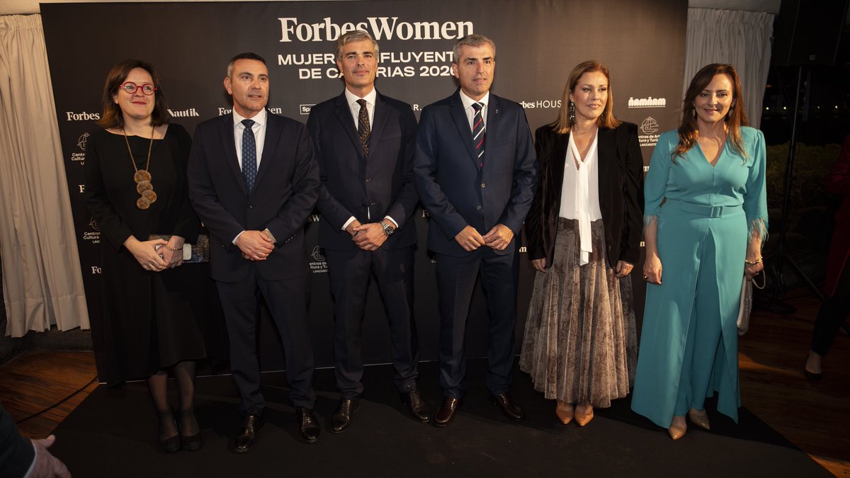 AstridPerezBat's tweet photo. ☺️🔝Es un honor estar en la primera #ListaForbes de Canarias entre las 30 mujeres más influyentes de las islas. Un privilegio que comparto con importantes personalidades de todos los ámbitos, cultura, política o empresarial. No sé muy bien qué significa ser influyente, pero 🧵 https://t.co/tAnF1LSlYq