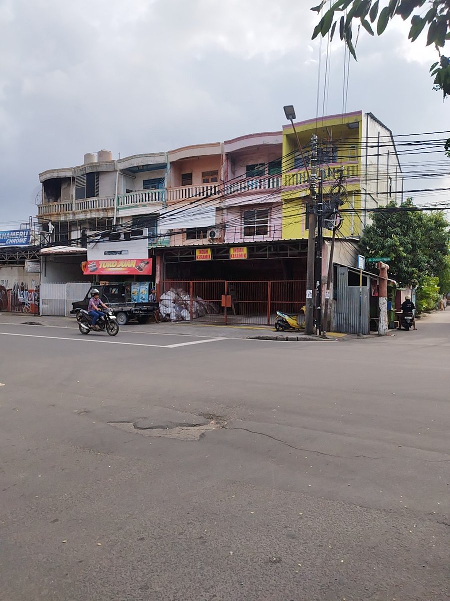 CorridorEight's tweet image. Yang bener aja @PT_Transjakarta udah 15 menit nunggu ga dateng", sekali dateng malah penuh padahal ga macet wkwk, tolong km nya dinasihatkan, jangan molor terus dah, masa kalah sama jak30