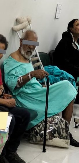 giarmi's tweet image. Se solicita de manera #urgente la asignación de una cama en la Clínica 110 del @Tu_IMSS para un paciente en estado de salud muy grave!
Es indispensable que no permanezca sentado en una silla dentro del área de urgencias durante toda la noche, y que reciba atención médica adecuada…