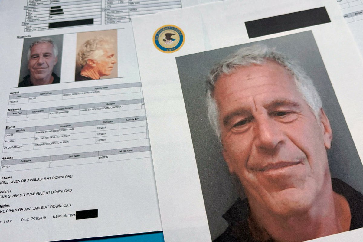 TuRepublica27's tweet photo. Archivos Epstein y política: cómo el ruido documental alimenta la batalla alrededor de Trump 

https://t.co/NNhWLJrWJF https://t.co/F5Ts3dPelI