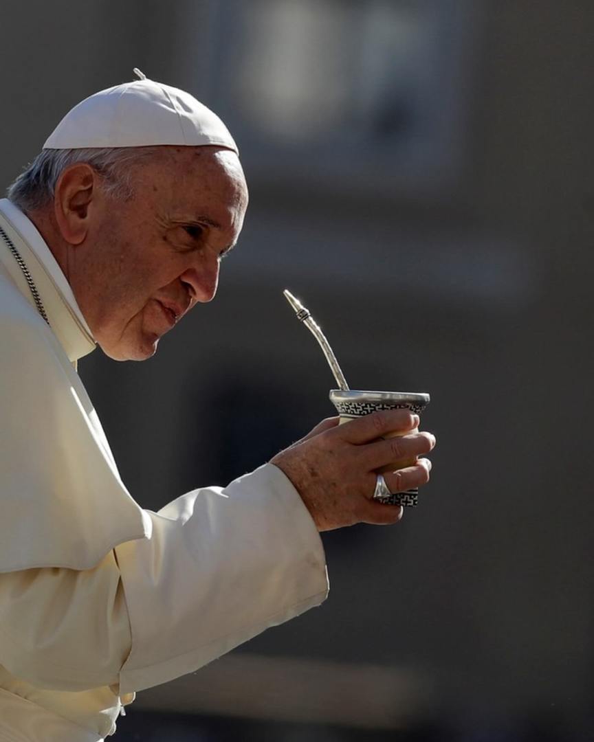 El fbi dijo que al pedófilo Epstein lo hackearon desde El Vaticano.
Que humano de bien fue nuestro Papa.