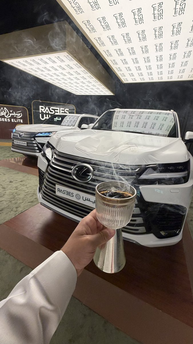 rasees_net's tweet image. صاحب #اللكزس !!! 

بعد إذنك ✋🏽 ترى بخرناها لك بعود #رسيس 🔥