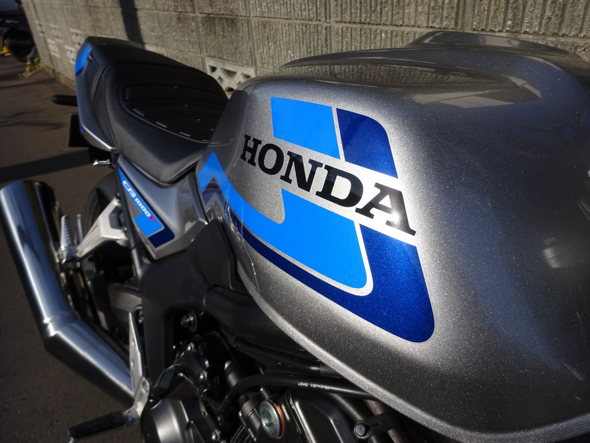 finalrider60's tweet photo. HONDA CB1000F SE
コンパクトでとても乗りやすそう。
CBRのエンジンサウンドも気持ち良いです❗️
電子制御は勿論、ETC、グリップヒーターも標準装備!
さ~ツーリングに行こう😄
#HONNDA
#cb100f
#ツールング https://t.co/o4OMApewjN