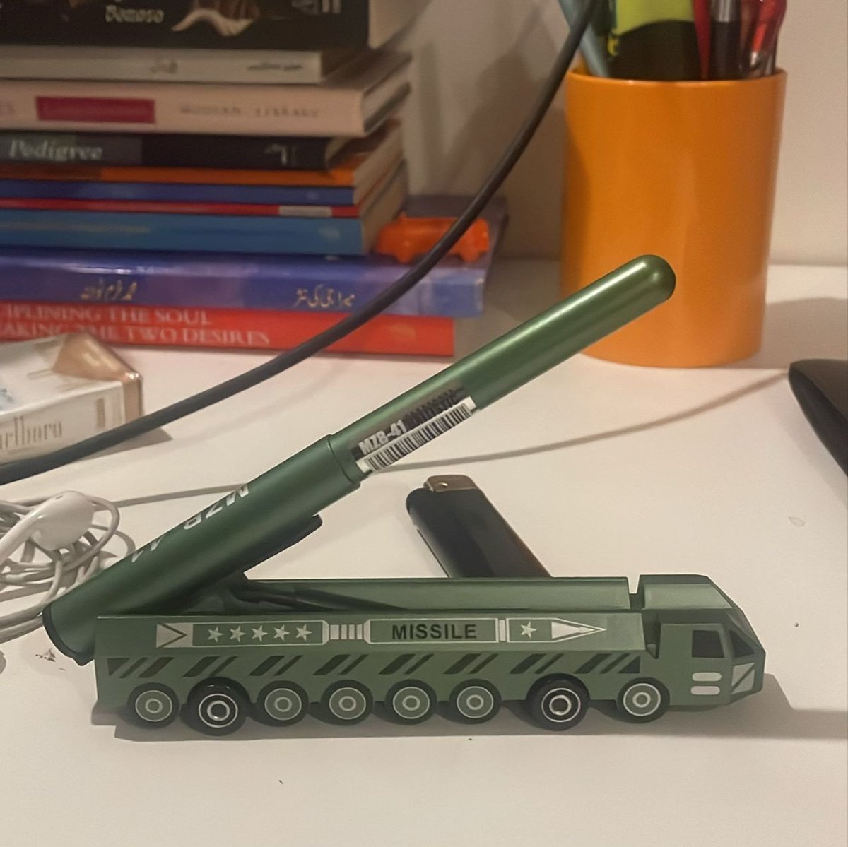 poisonwithana's tweet photo. Guys look at oomf's new pen https://t.co/jSwoFKialh