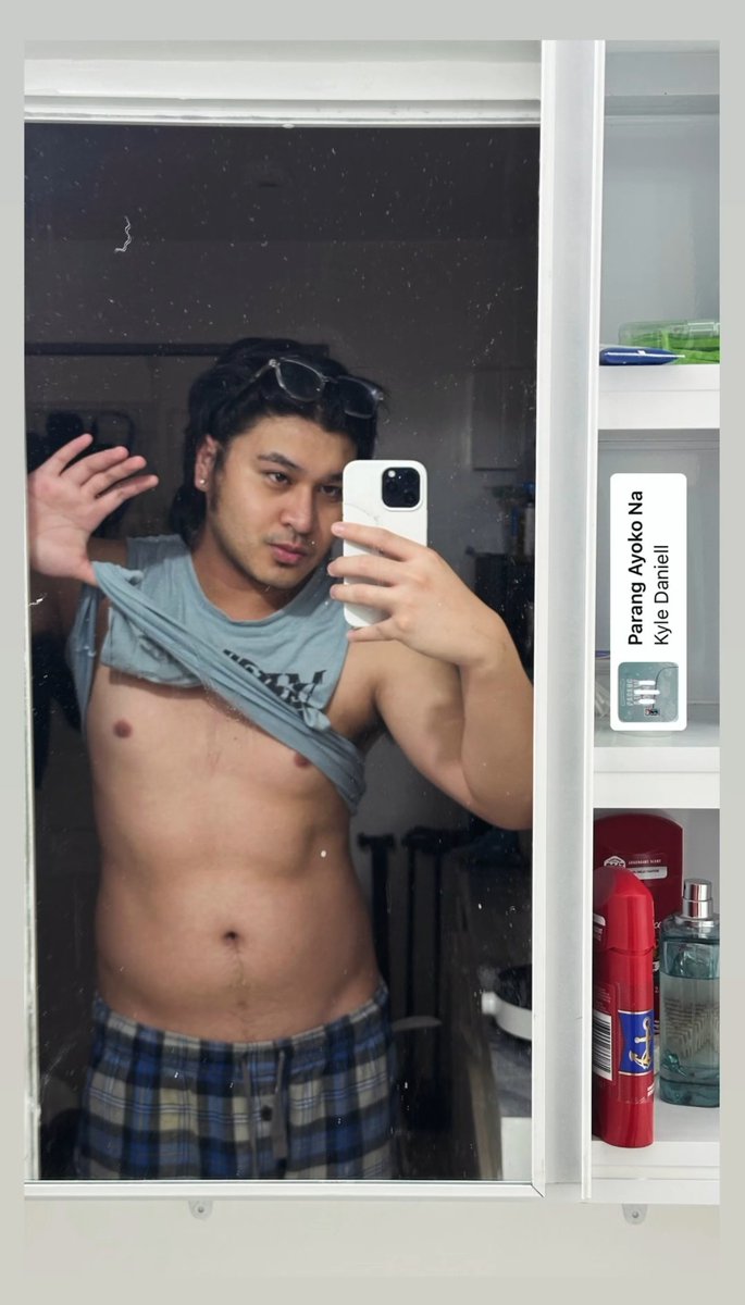 kyleverseofc's tweet photo. Hala sya! 🫣May pa abs reveal si Boss Kyle Daniell. 
We love your confidence and progress. Keep it up.🥰🫶

"Parang Ayoko Na" by Kyle Daniell is finally here! 
Available on all digital streaming platforms worldwide:

👉 Listen &amp; support by clicking here: https://t.co/7QhIbmXdE0 https://t.co/zjel0jlmPO