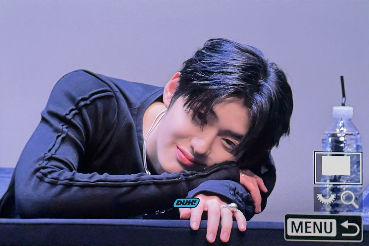 스무살이 이렇게 웃는 거 범죄 아닌가요