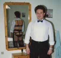 lurrieu's tweet image. Que bizarro q es atender gente de tu misma edad por favor yo no soy esta cosa aburrida vestida de ambo yo soy cool como vos lo juro