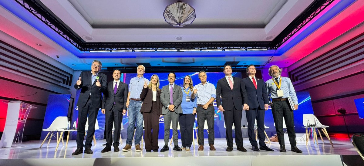 Debate de cara a #LaGranConsulta con <a href="/PinzonBueno/">Juan Carlos Pinzón Bueno</a>, <a href="/PalomaValenciaL/">Paloma Valencia L</a>, <a href="/EnriquePenalosa/">Enrique Peñalosa</a>, <a href="/lunadavid/">David Luna</a>, <a href="/VickyDavilaH/">Vicky Dávila</a>, <a href="/juanmanuelgalan/">Juan Manuel Galán</a>, <a href="/anibalgaviria/">Aníbal Gaviria Correa</a>, <a href="/JDOviedoAr/">Juan Daniel Oviedo</a> y <a href="/MauricioCard/">Mauricio Cárdenas S.</a>. 

–>youtube.com/live/IA5nNOdIE… #GranForoColombia #GranConsultaMarzo8