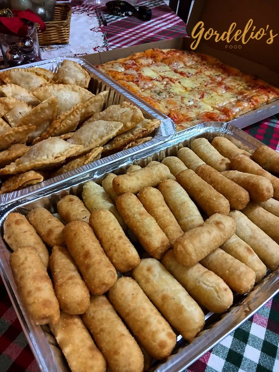 Mes del amor y la amistad! 💞 

Tendremos distintos combos para que puedas obsequiar algo a esa persona especial. 👨🏻‍🍳🌹

0412-631-9600 📱

#Gordelios #Caracas #Venezuela