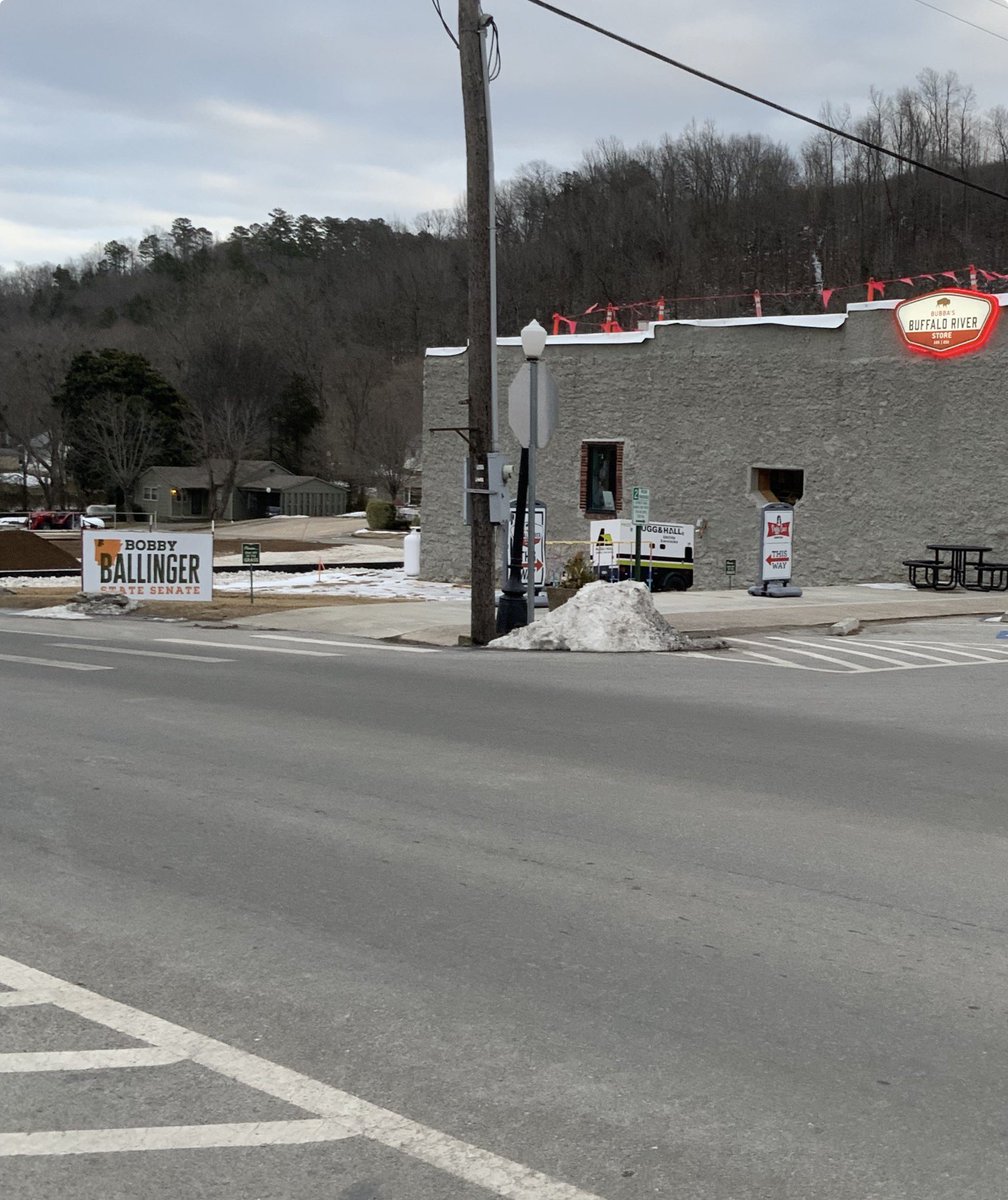 LittleBUFFVall's tweet image. #BallingerCountry
@SarahHuckabee 
Meet and Greet at campjack
#Aroundthetable
#KHOZ