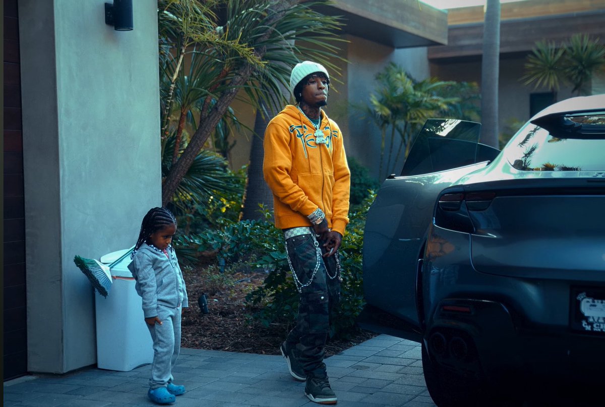 ybdeyo's tweet image. Pics from NBA YoungBoy music video ‘I Want’💚🗣️

- Keep streaming ‘Slime Cry’💿