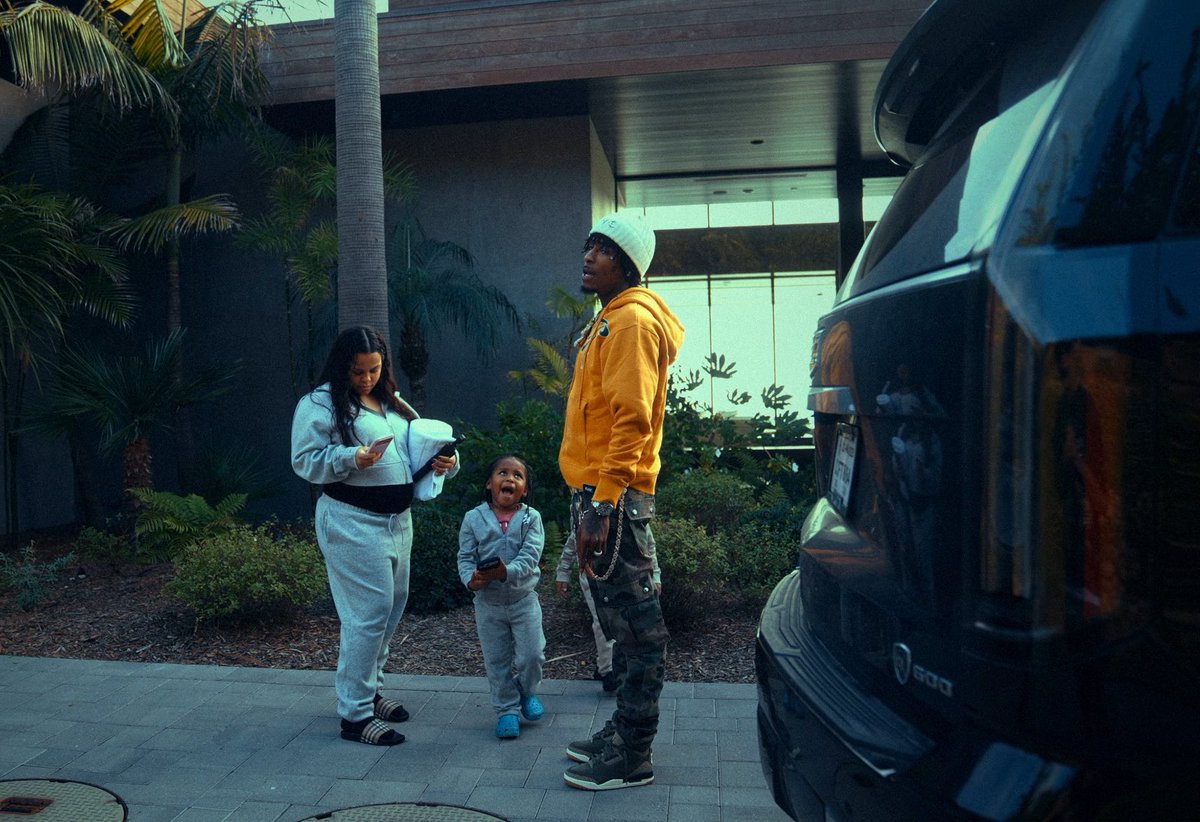 ybdeyo's tweet image. Pics from NBA YoungBoy music video ‘I Want’💚🗣️

- Keep streaming ‘Slime Cry’💿